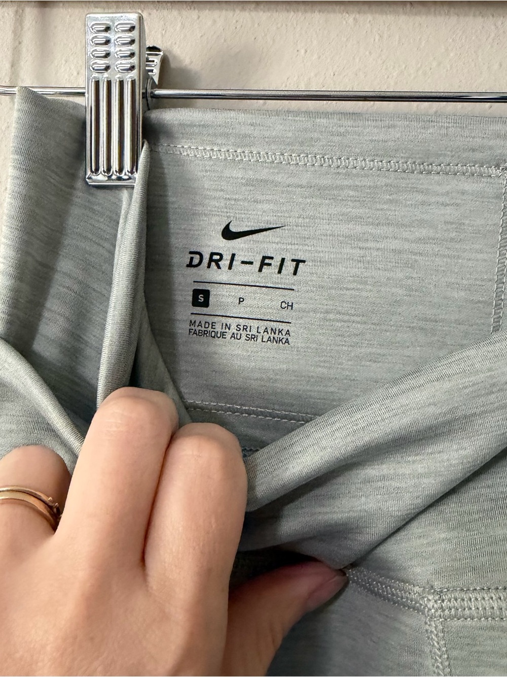Bundle of 4 Nike DRI-Fit Leggings Women’s Small Crop Athletic Workout Running - Picture 16 of 16
